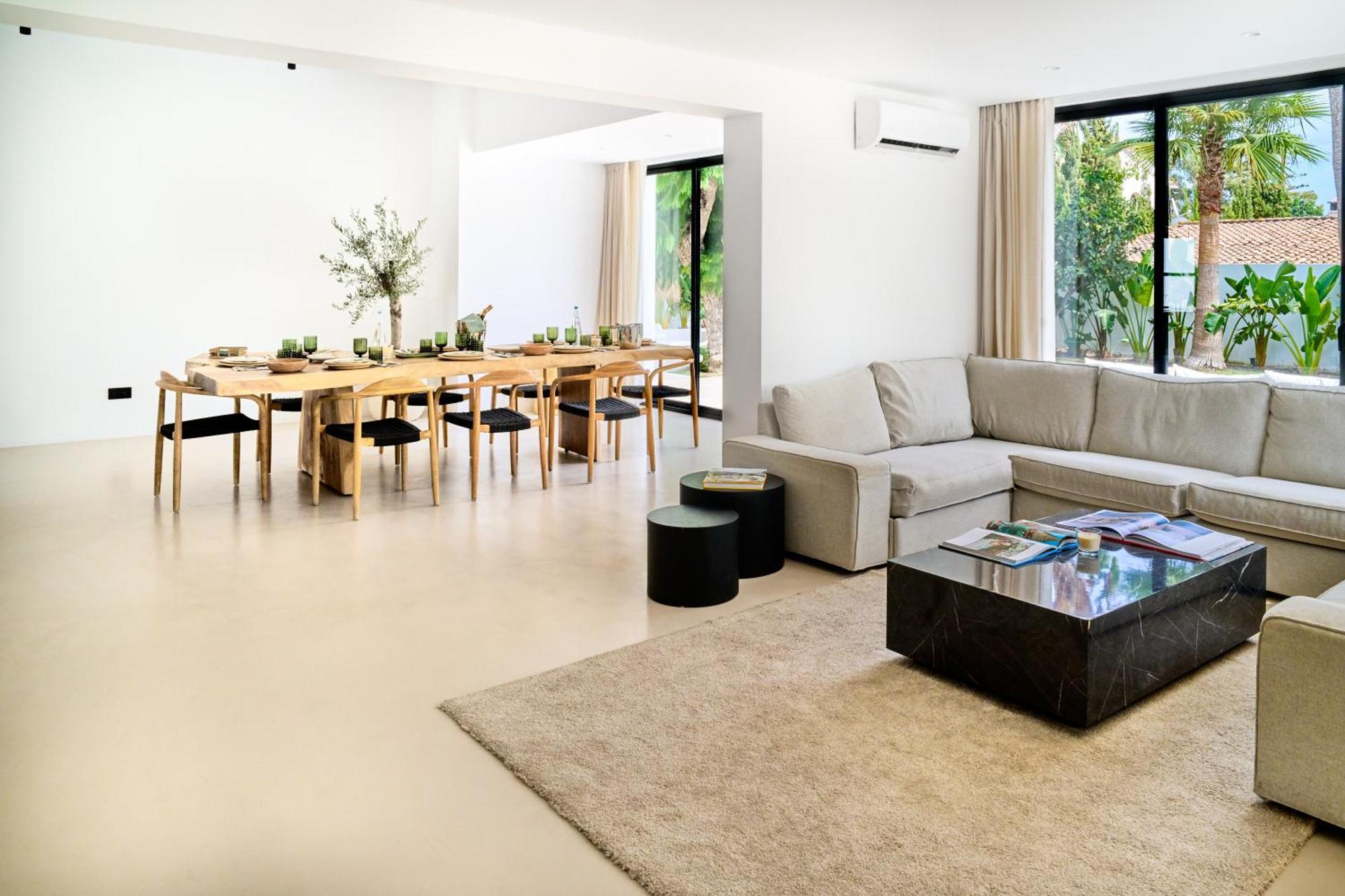 Peman Luxurious Beachside Villa Marbellac