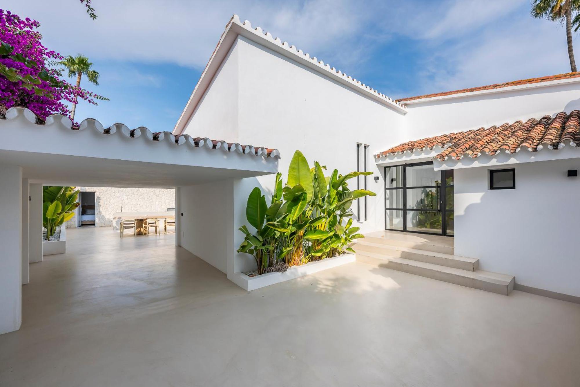 Villa Peman Luxurious Beachside