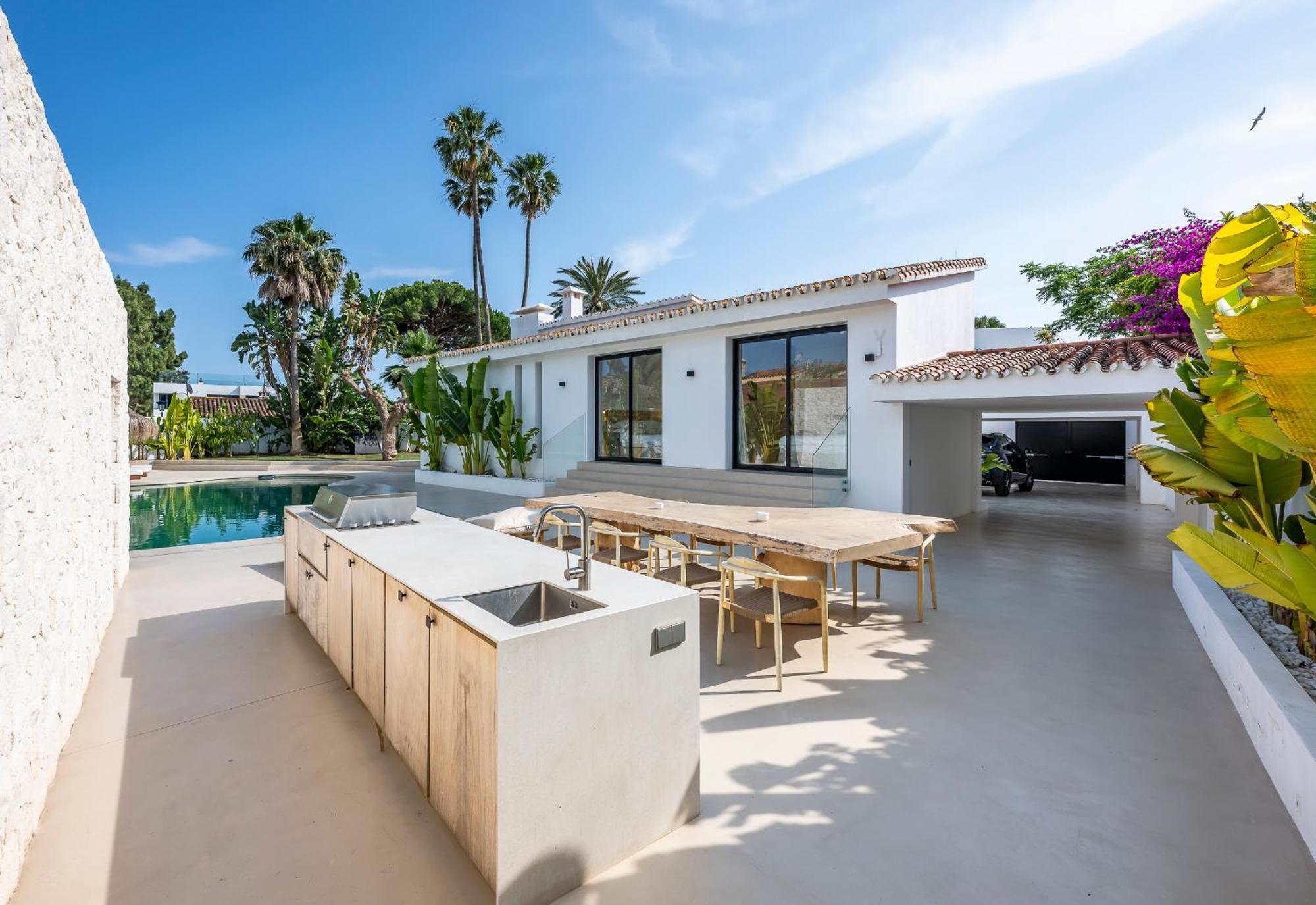 Peman Luxurious Beachside