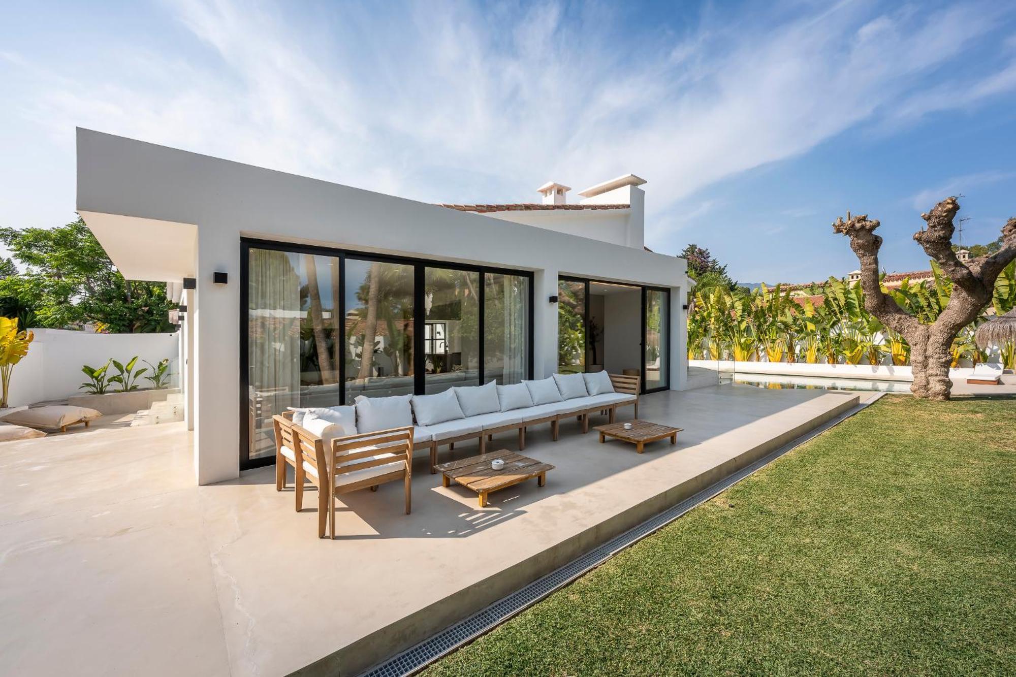 Villa Peman Luxurious Beachside