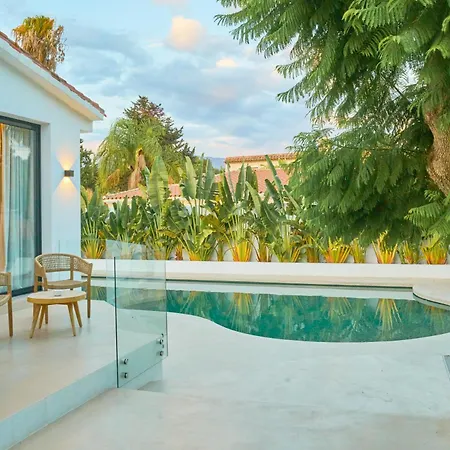 Villa Peman Luxurious Beachside Villa Marbella Exterior photo
